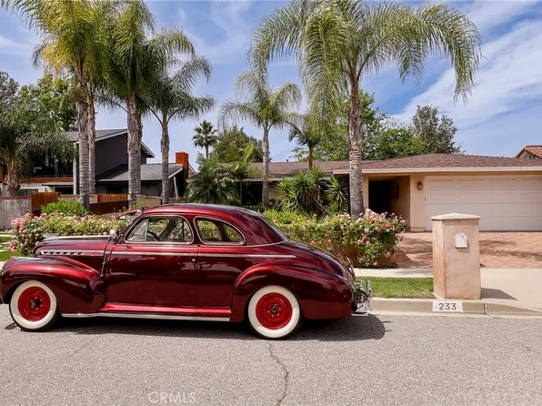 233 N Kanan Rd, Oak Park, CA 91377