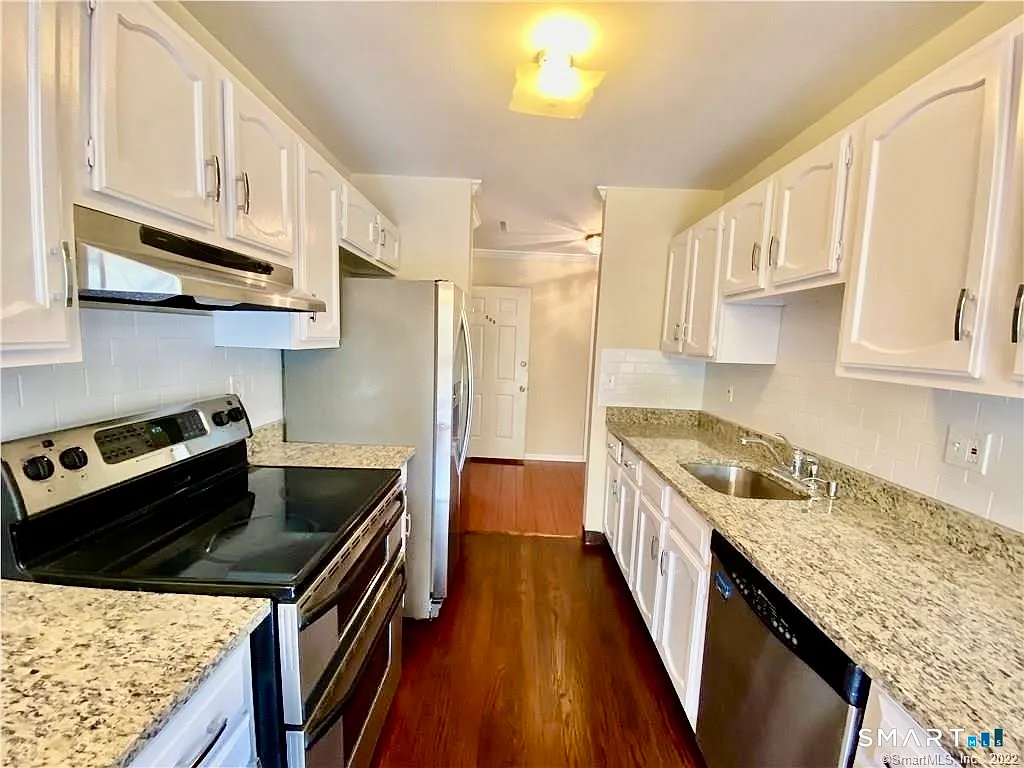2 bed, 2.5 bath, 1400 sqft, $3,450 — Photo 2
