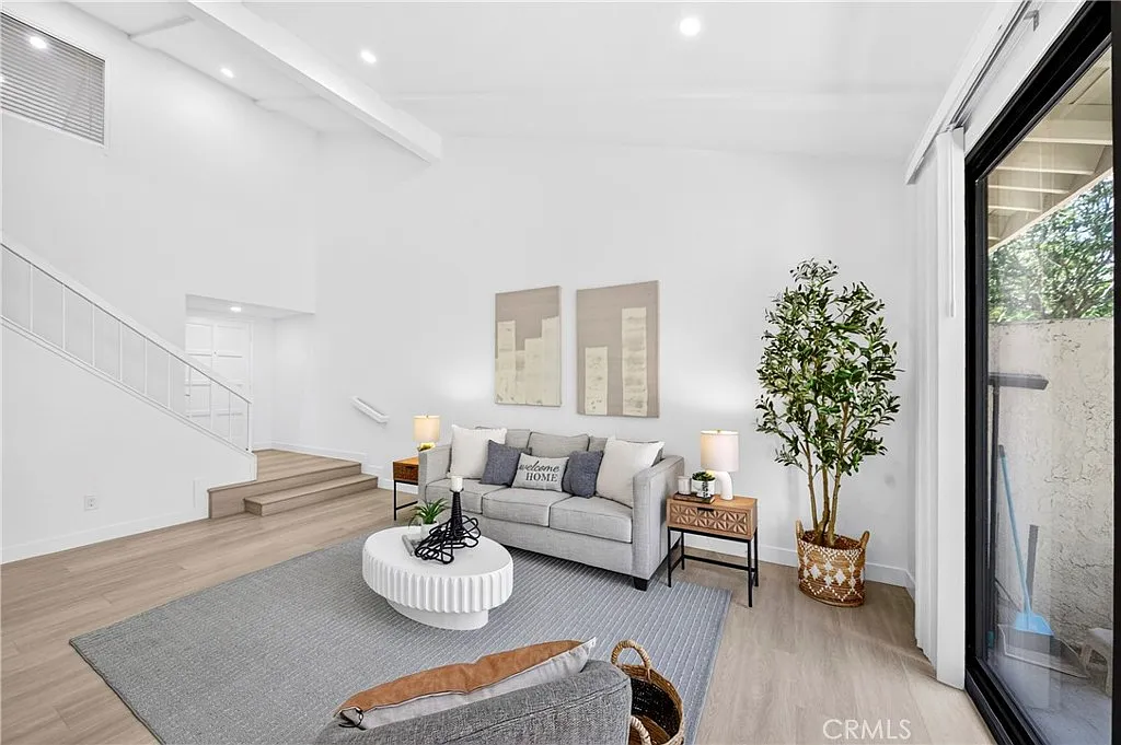 2 bed, 2.5 bath, 1186 sqft, $3,600 — Photo 4