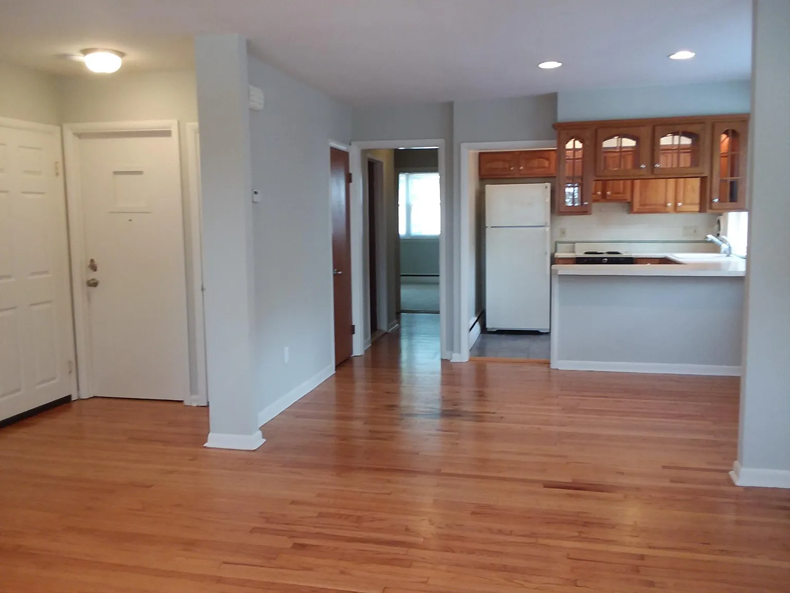 2 bed, 840 sqft, $1,700 — Photo 2
