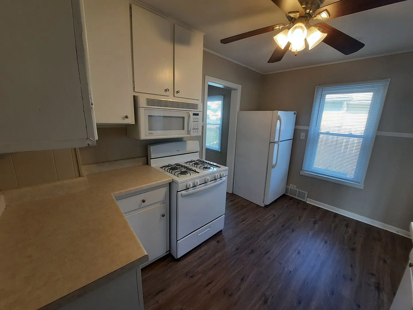 3 bedroom home with covered patio and garage! — Photo 3