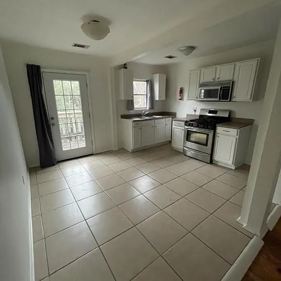 4264 Oxford Ave #4 — Photo 3