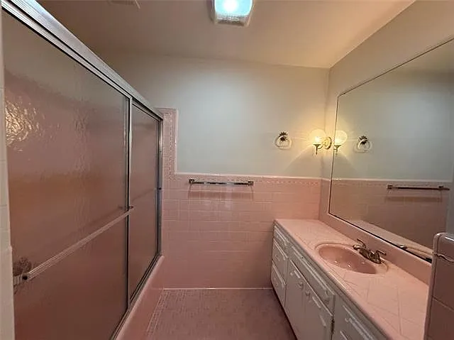 420 E William David Pkwy — Photo 22
