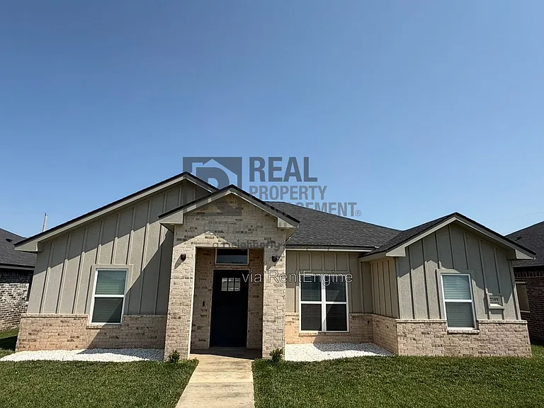 2109 Freedom Dr — Photo 1