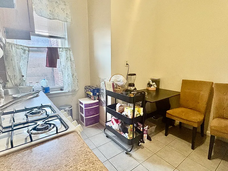 302 N 3rd St #8 — Photo 7