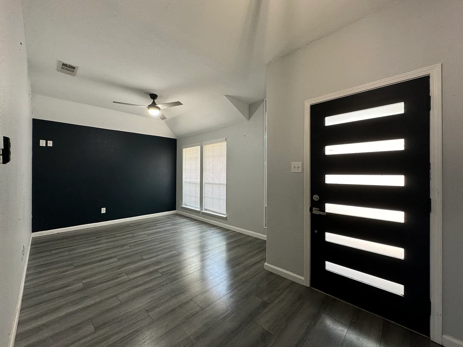 3 bed, 1872 sqft, $2,600 — Photo 2
