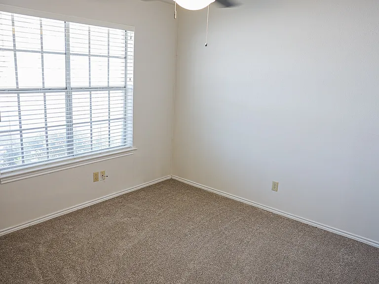 1302 Crescent St — Photo 31