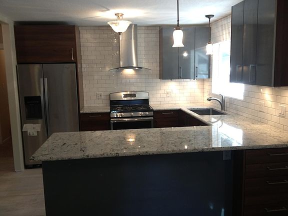2nd image of 2302 Idaho Ave