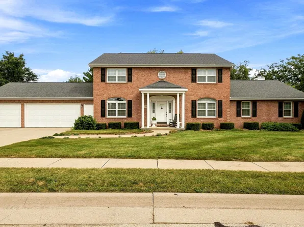 2807 Arbor Hills Dr, Dubuque, IA 52001
