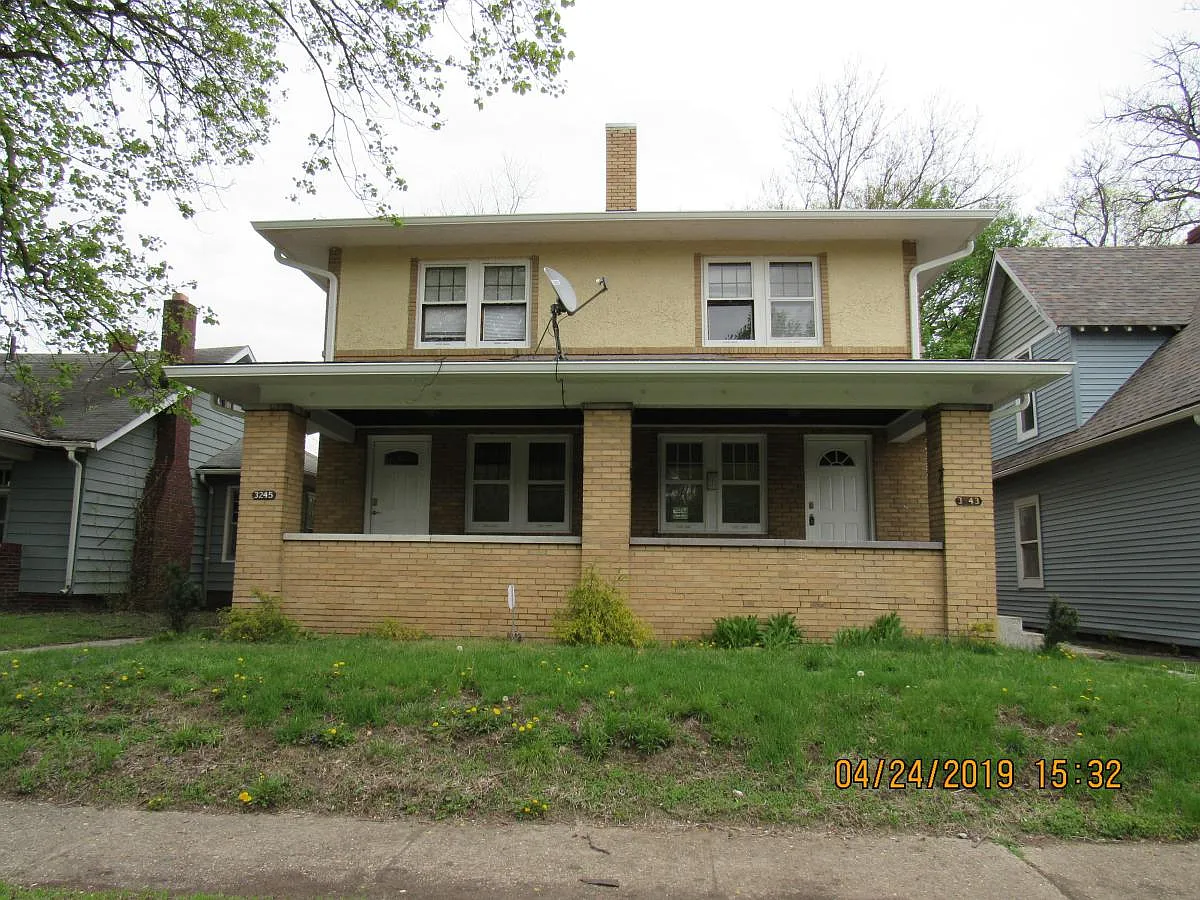 3243 Boulevard Pl photo 1