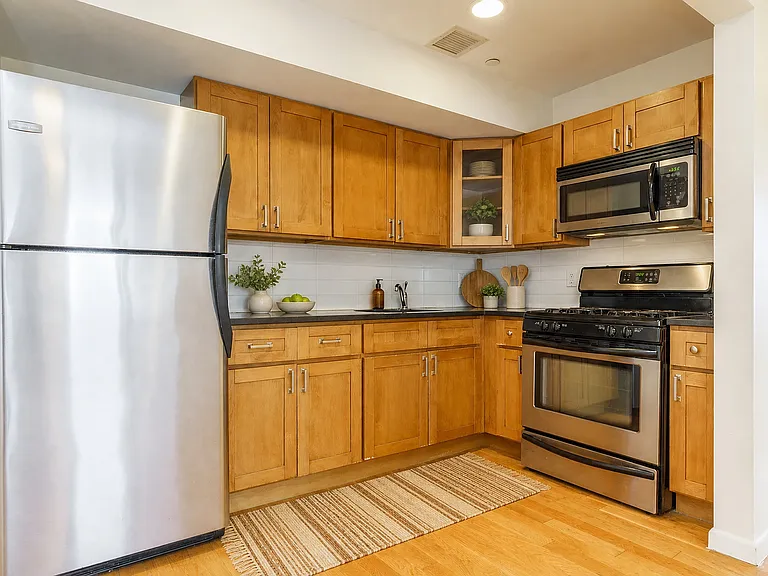 3110 23rd St #3G — Photo 3