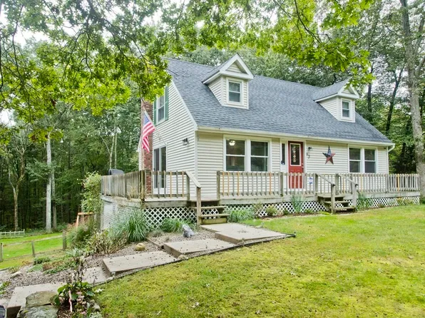 63 Gold St, Belchertown, MA 01007