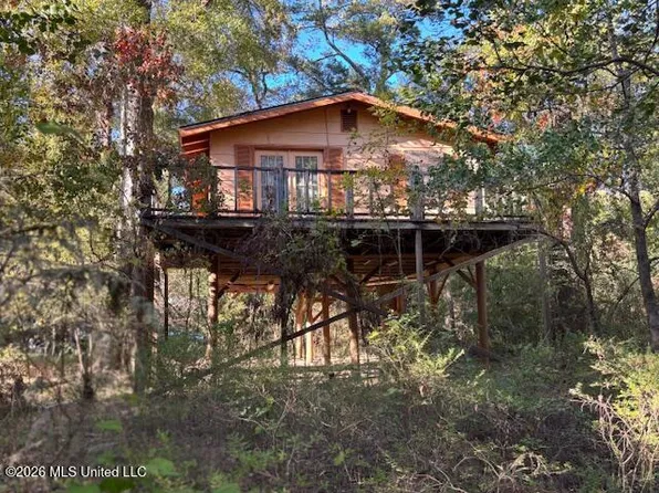 130 Lakeside Dr, Lucedale, MS 39452