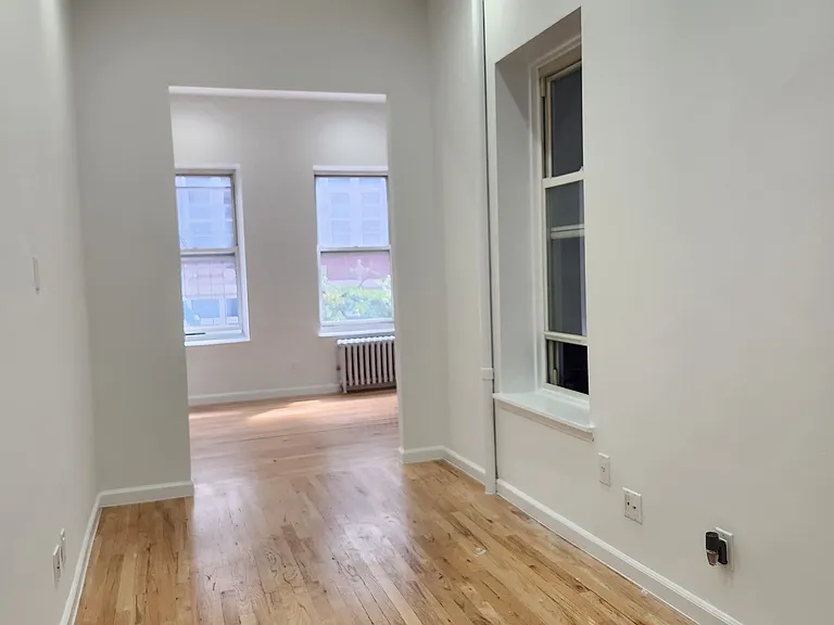 235 E 24th St #2A — Photo 5