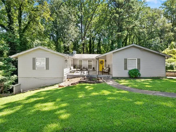 476 S Susan Creek Dr, Stone Mountain, GA 30083