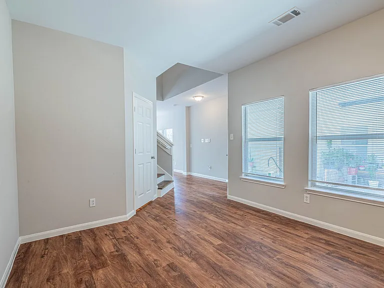 10061 Sharpton Dr — Photo 5