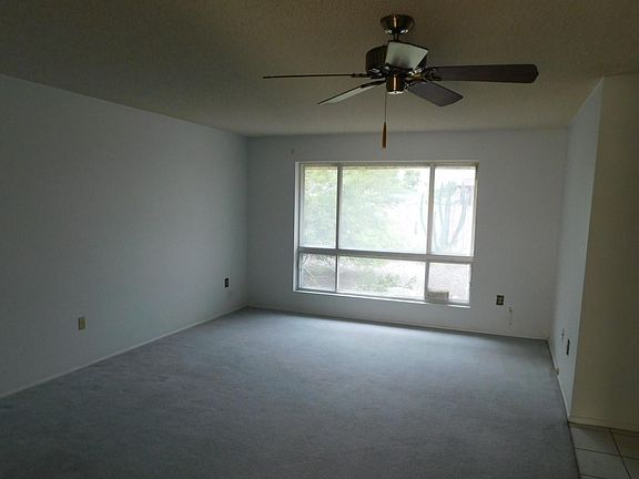 3rd image of 10411 W Kelso Dr
