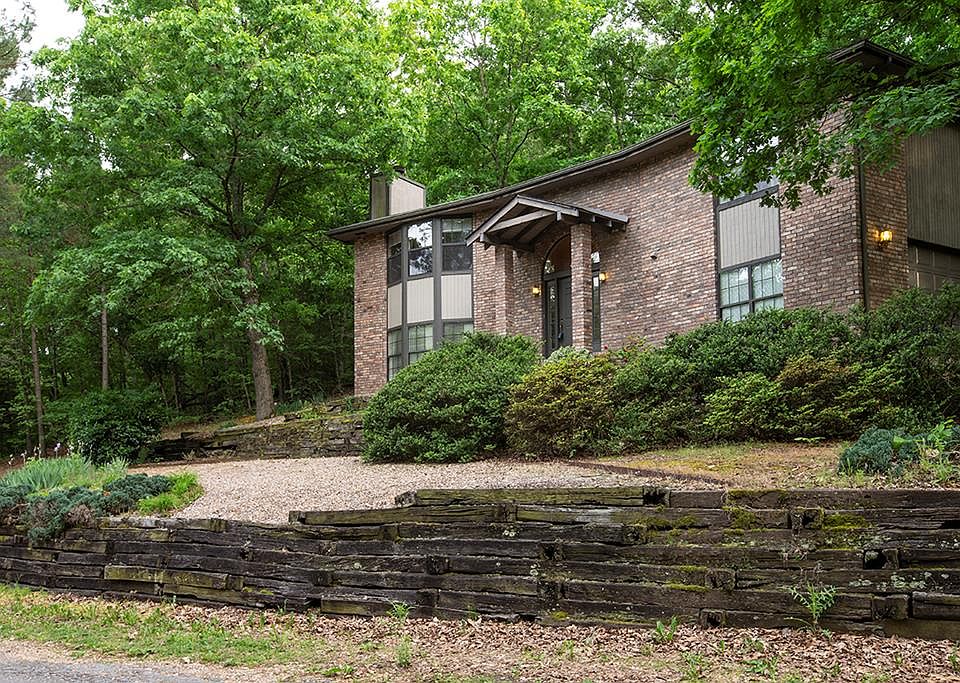 1st image of 24 Wentworth Dr