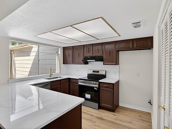 3rd image of 10038 Alondra Dr