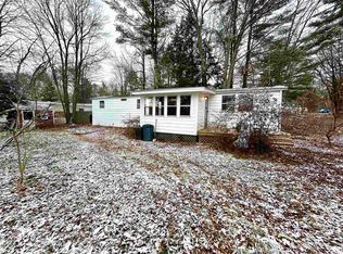 3 Hoover Cir, Loudon, NH 03307