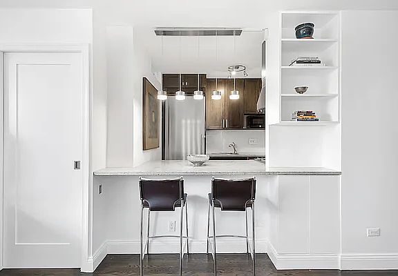 4th image of 77 7th Ave APT 14G