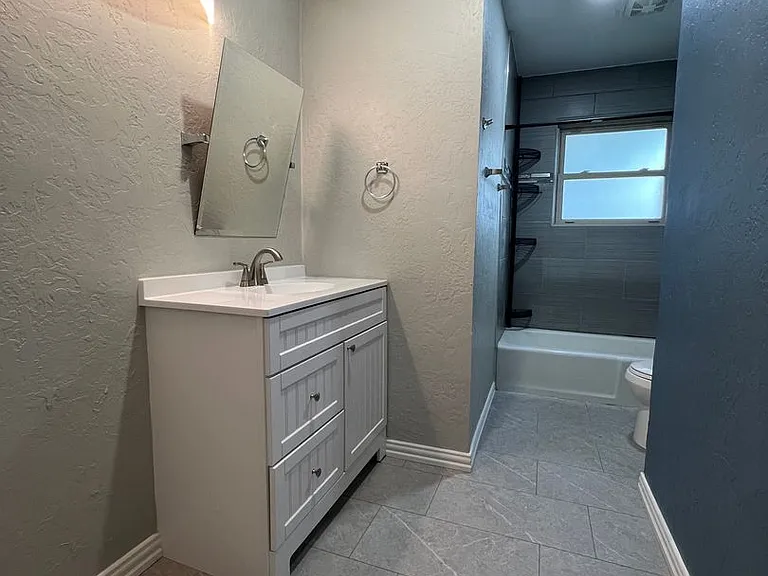 6407 NW Euclid Ave — Photo 8