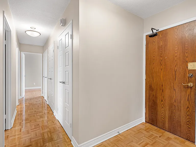 211 Wurtemburg St — Photo 31