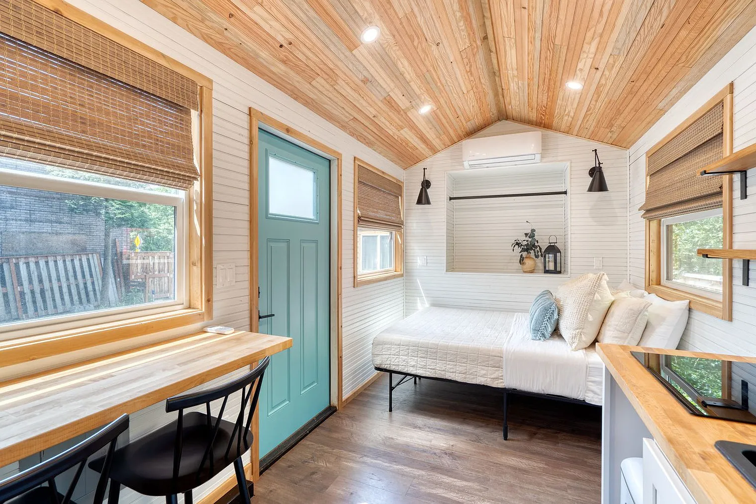 1 bed, 1.0 bath, $2,028 — Photo 2