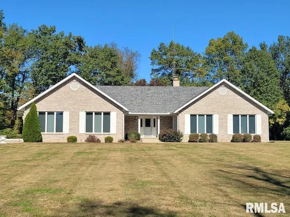 701 N Dogwood Ln, Mc Leansboro, IL 62859