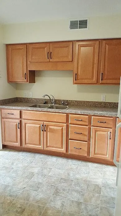 2 bed, $1,095 — Photo 4