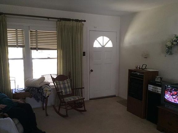 4th image of 5800 Woodview Ave