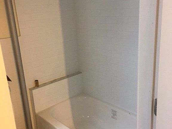 3rd image of 3121 34th St APT 1A