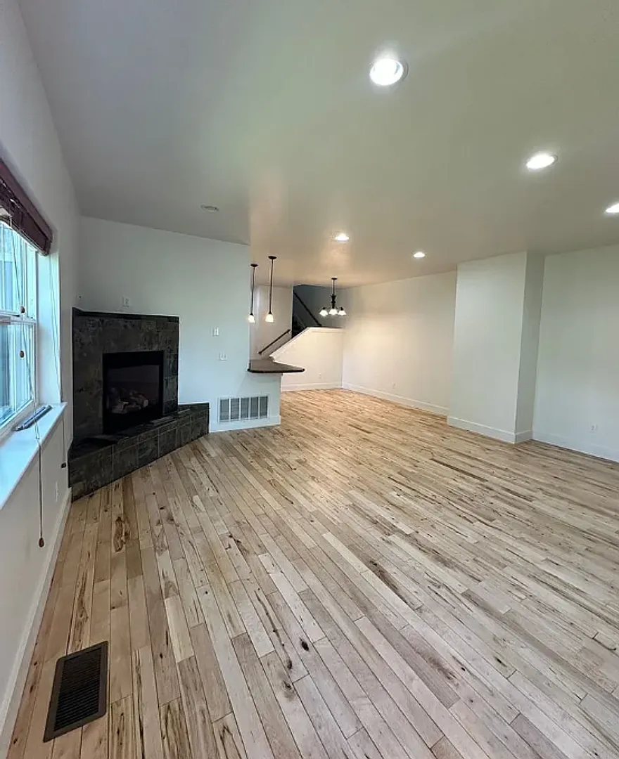 Building Photo - 374 Kimball Ave #A