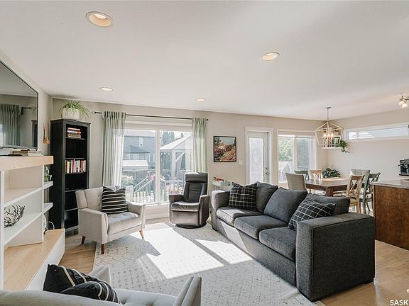3rd image of 111 Hettle COVE