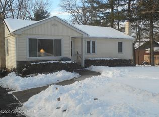 303 Oak Ln, Cresco, PA 18326