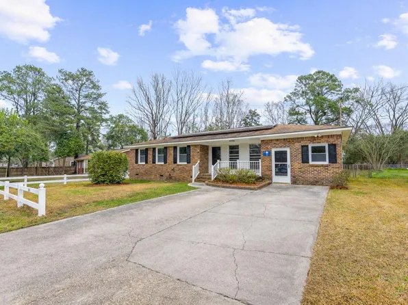 204 Falcon Dr, Summerville, SC 29485