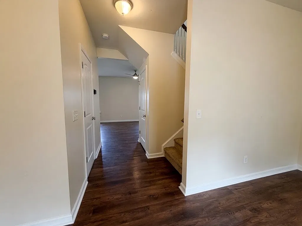 3 bed, 2.5 bath, 2056 sqft, $2,100 — Photo 2