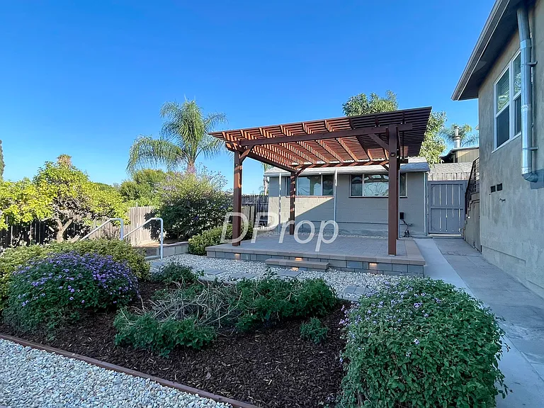 Vista Ave — Photo 3