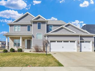 102 Astoria Dr, Savoy, IL 61874