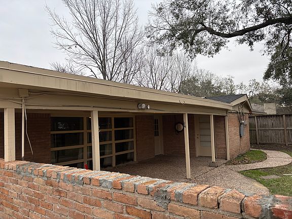 Nice covered porch provides shade for the lovely Houston summers!