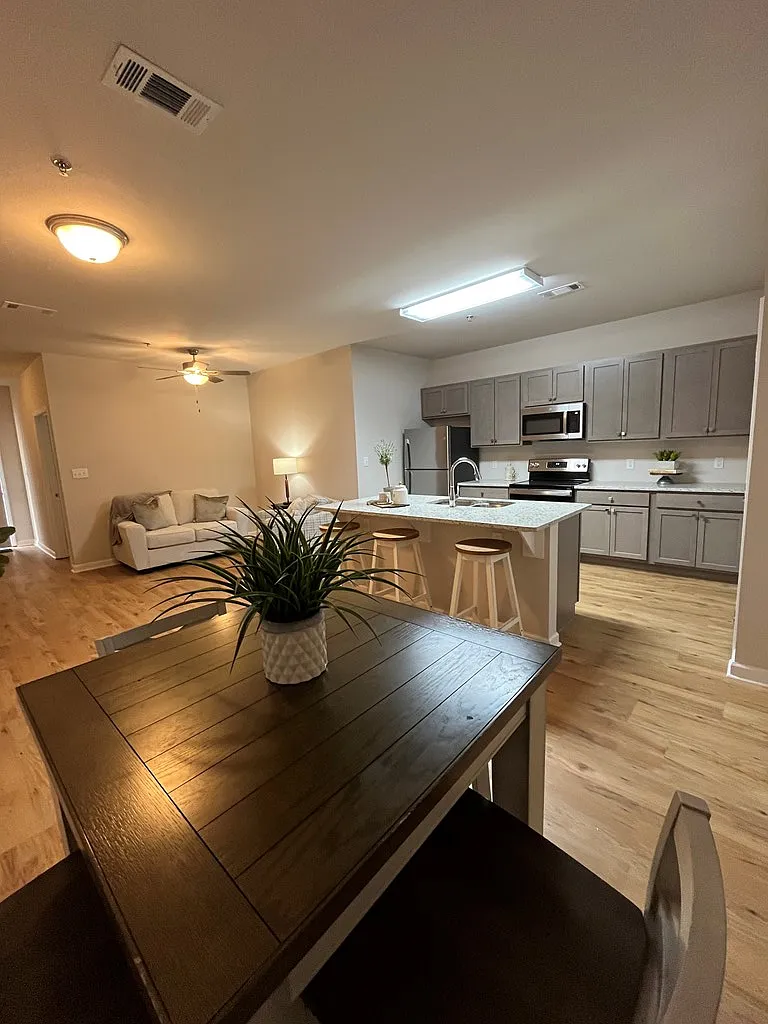 2 bed, 2.0 bath, 900 sqft, $1,200 — Photo 3