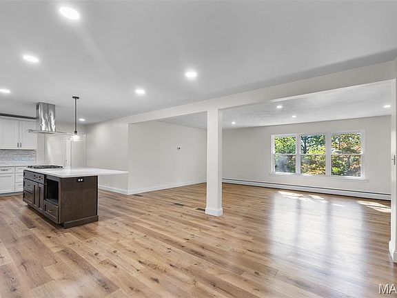 4th image of 2323 Brookwood Dr