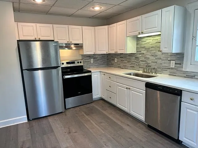 updated kitchen, new appliances, back splash, new vinyl laminate flooring