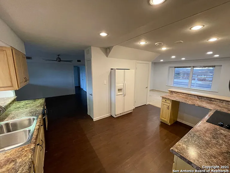 427 Indigo St — Photo 15