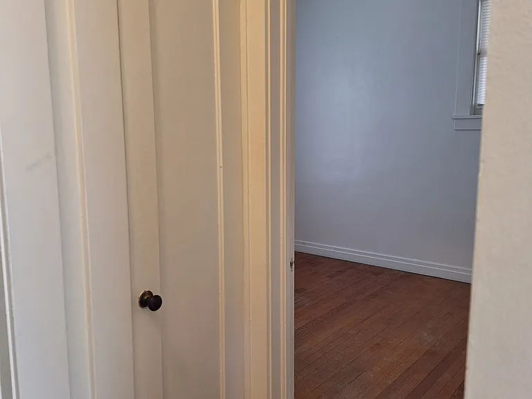 408 N Michigan St — Photo 7