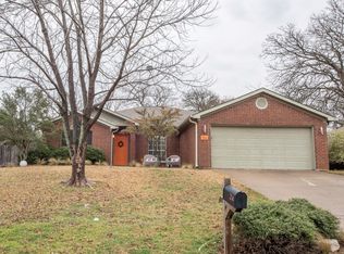 214 Cardinal Ct, Weatherford, TX 76086