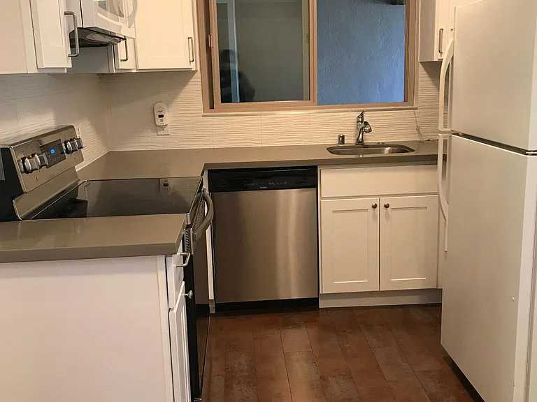 660 Roble Ave #4 — Photo 1