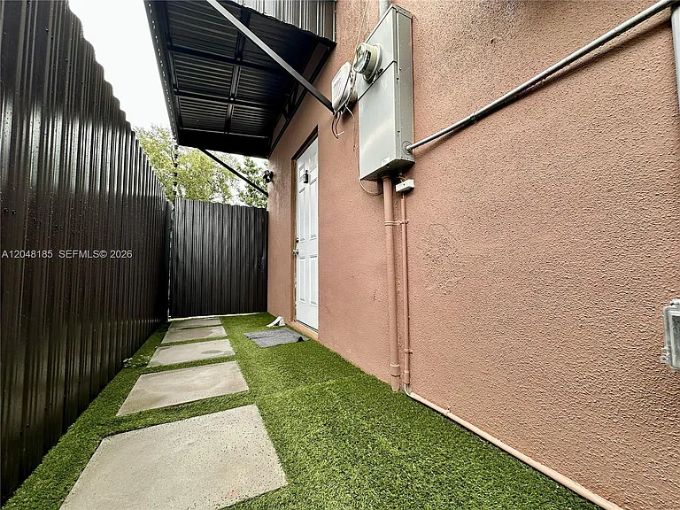 1309 NW 55th Ter #STUDIO — Photo 17