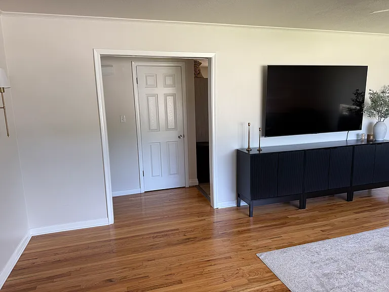 3472 Gramercy Ave — Photo 16