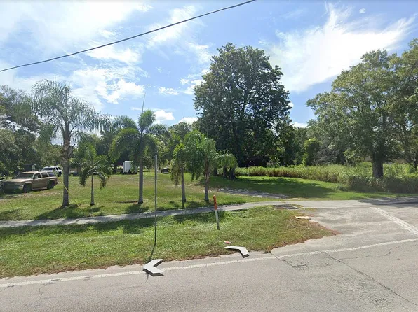 2014 S 35th St, Fort Pierce, FL 34947